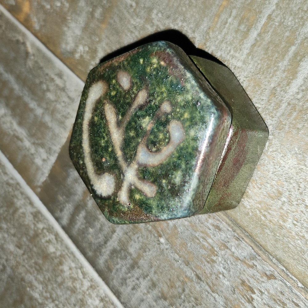 VINTAGE Raku JOYCE E. FURNEY IRIDESCENT POTTERY Lidded Trinket Box, 2 X 1.5 In.